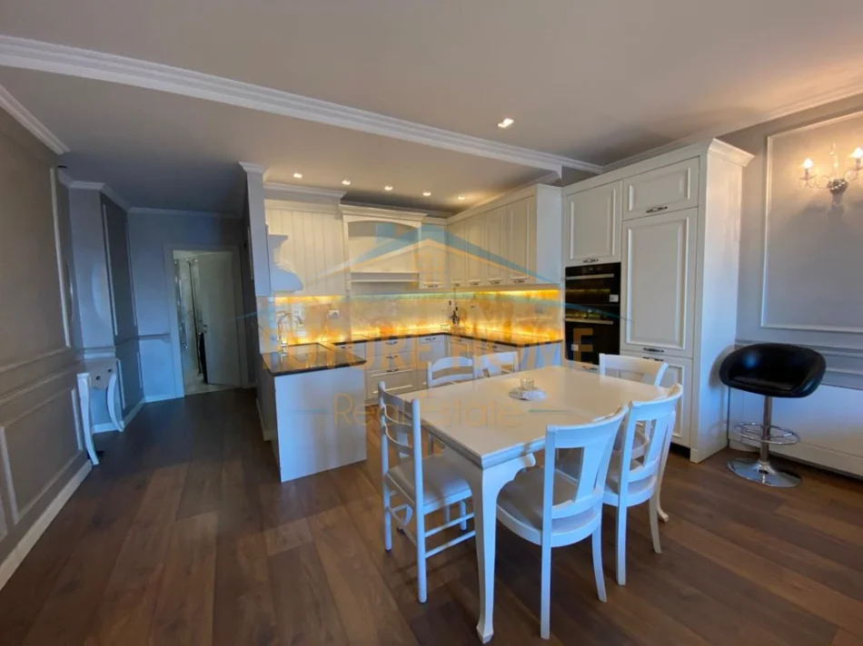 Tirane, jepet me qera apartament 2+1 Kati 8, 147 m² 2.100 € (ambasador 3)