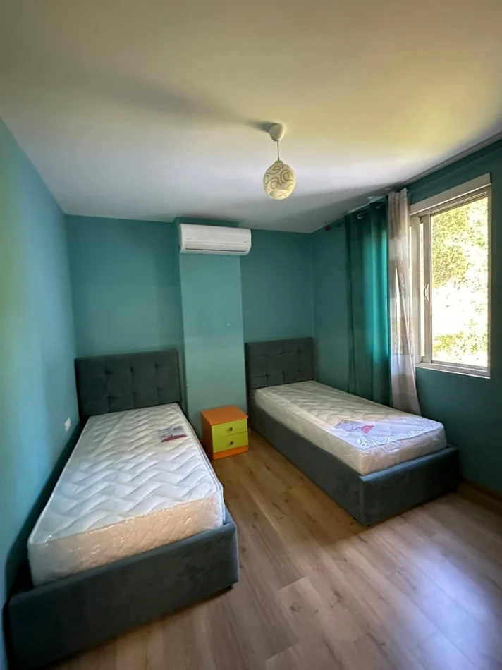Tirane, jepet me qera apartament 3+1 , 100 m² 630 € (Kopshti Botanik)