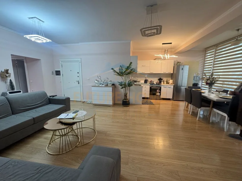 Tirane, shitet apartament 3+1+Ballkon Kati 4, 120 m² 250.000 € (Kodra e Diellit)