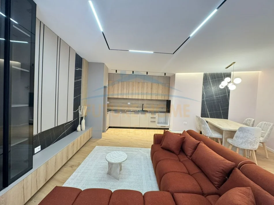 Tirane, shitet apartament 2+1 Kati 5, 122 m² 182.000 € (ne pallatin prane Soho bar,ASTIR)