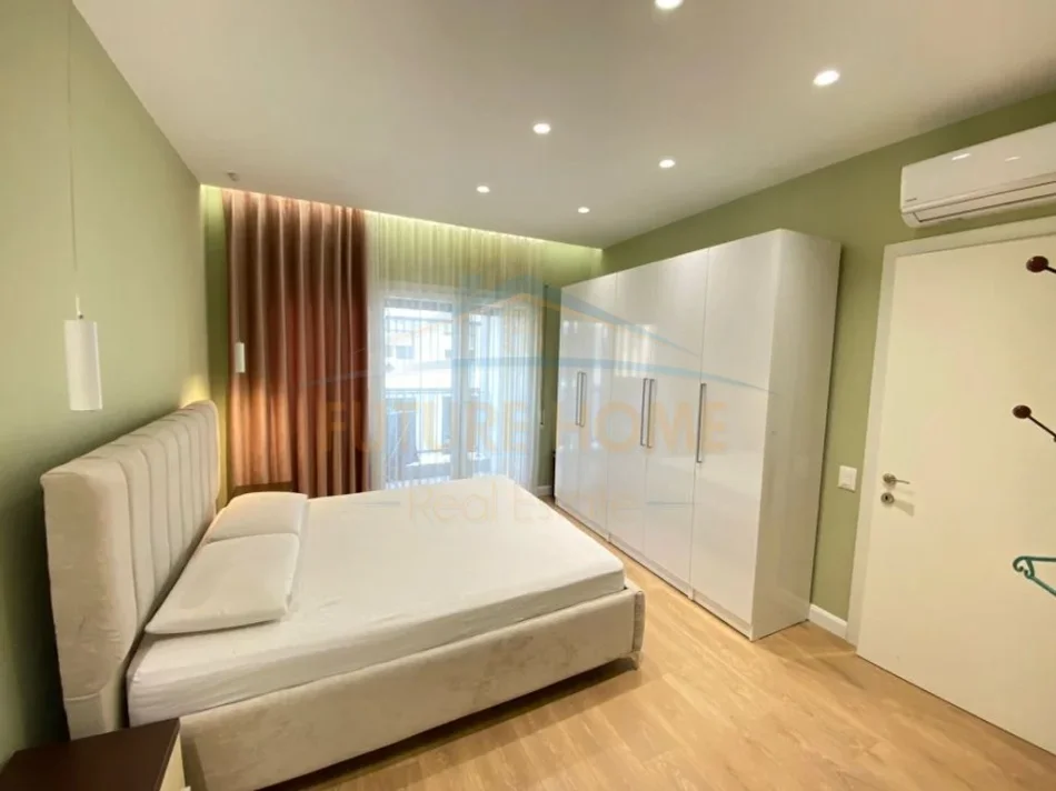 Tirane, jepet me qera apartament 2+1+2+Ballkon Kati 1, 100 m² 65,000 Lekë (Rruga e Dibres)