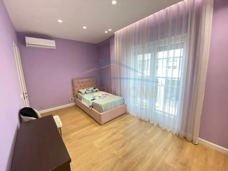 Tirane, jepet me qera apartament 2+1+2+Ballkon Kati 1, 100 m² 65,000 Lekë (Rruga e Dibres)