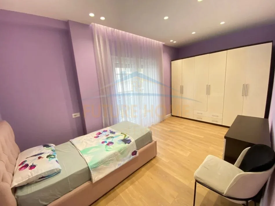 Tirane, jepet me qera apartament 2+1+2+Ballkon Kati 1, 100 m² 65,000 Lekë (Rruga e Dibres)