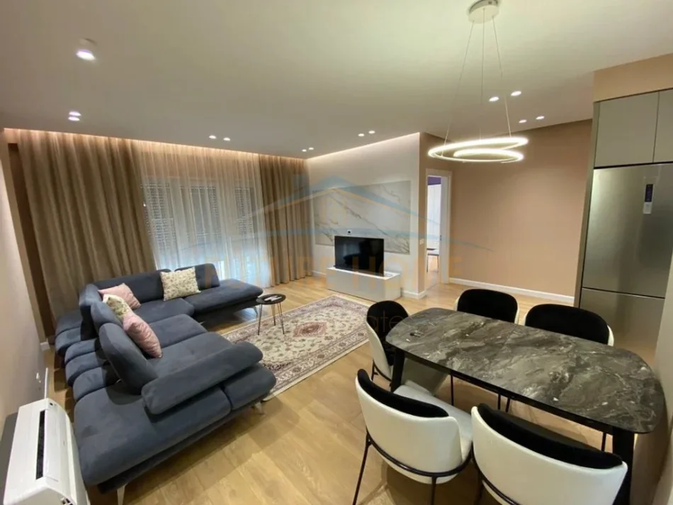 Tirane, jepet me qera apartament 2+1+2+Ballkon Kati 1, 100 m² 65,000 Lekë (Rruga e Dibres)