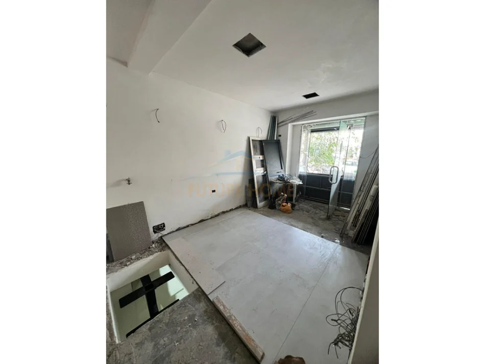 Tirane, jepet me qera ambjent biznesi Kati 1, 150 m² 5.000 € (Rruga e Durrësit)
