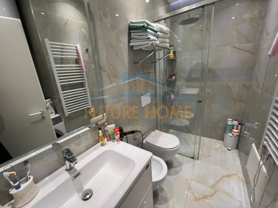 Tirane, shitet apartament 2+1+Ballkon Kati 5, 86 m² 270.000 € (ISH PARKU)