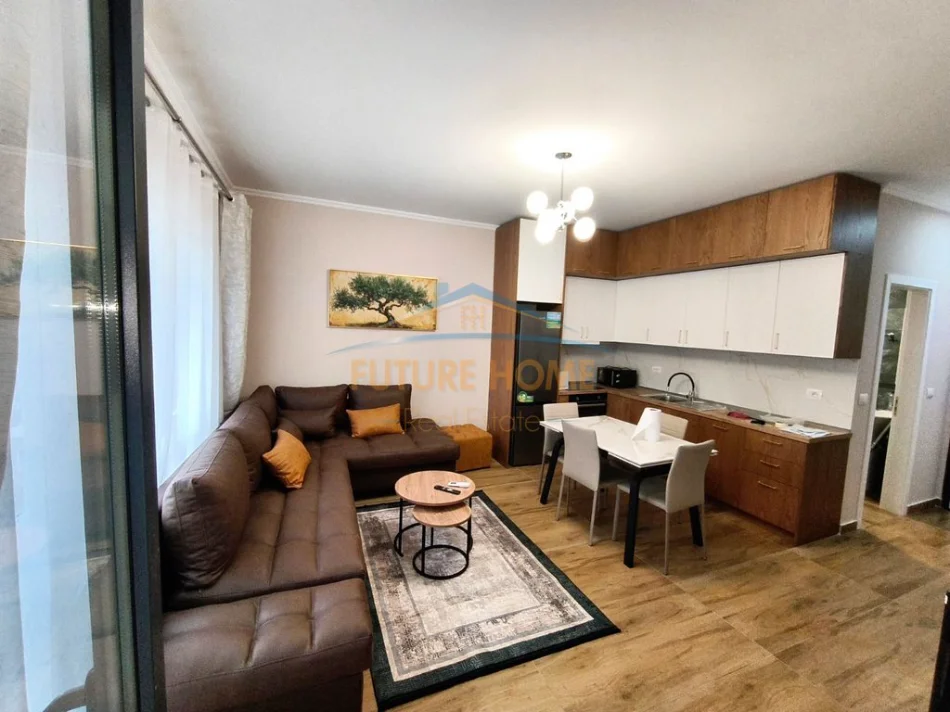 Shqiperi, jepet me qera apartament 1+1 Kati 4, 66 m² 800 € (Zogu i Zi)