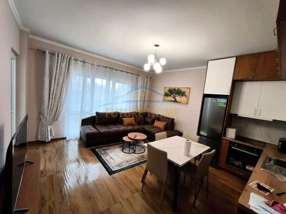 Shqiperi, jepet me qera apartament 1+1 Kati 4, 66 m² 800 € (Zogu i Zi)