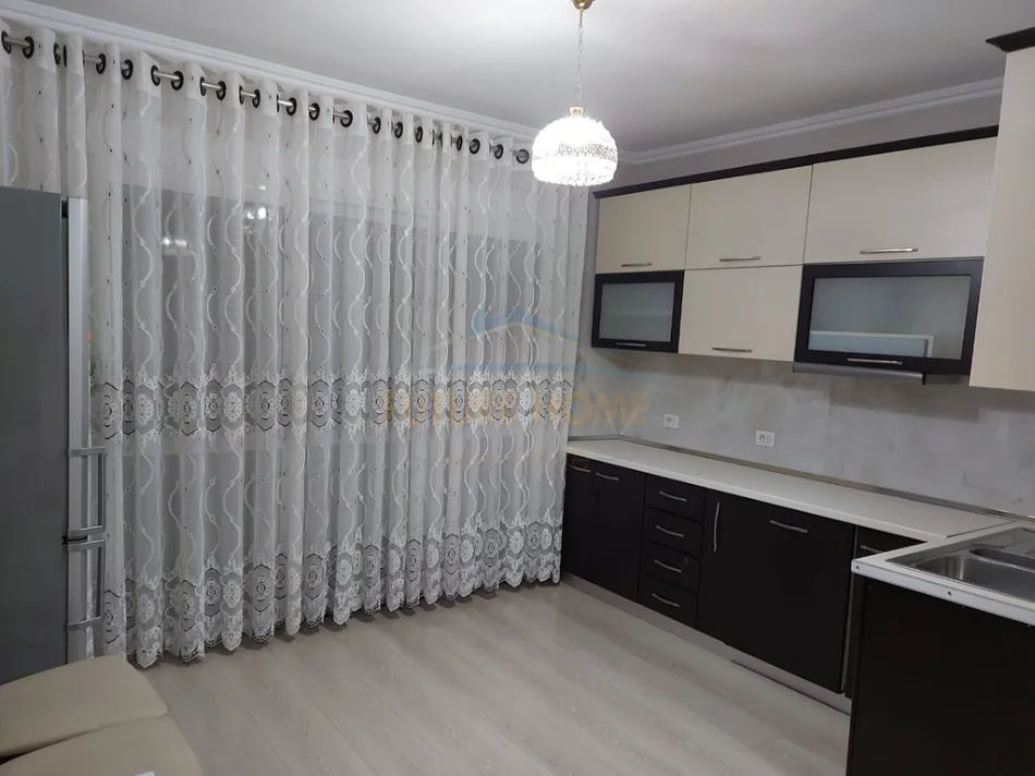 Tirane, shitet apartament 2+1 Kati 4, 108 m² 195.000 € (Rruga 5 Maji)