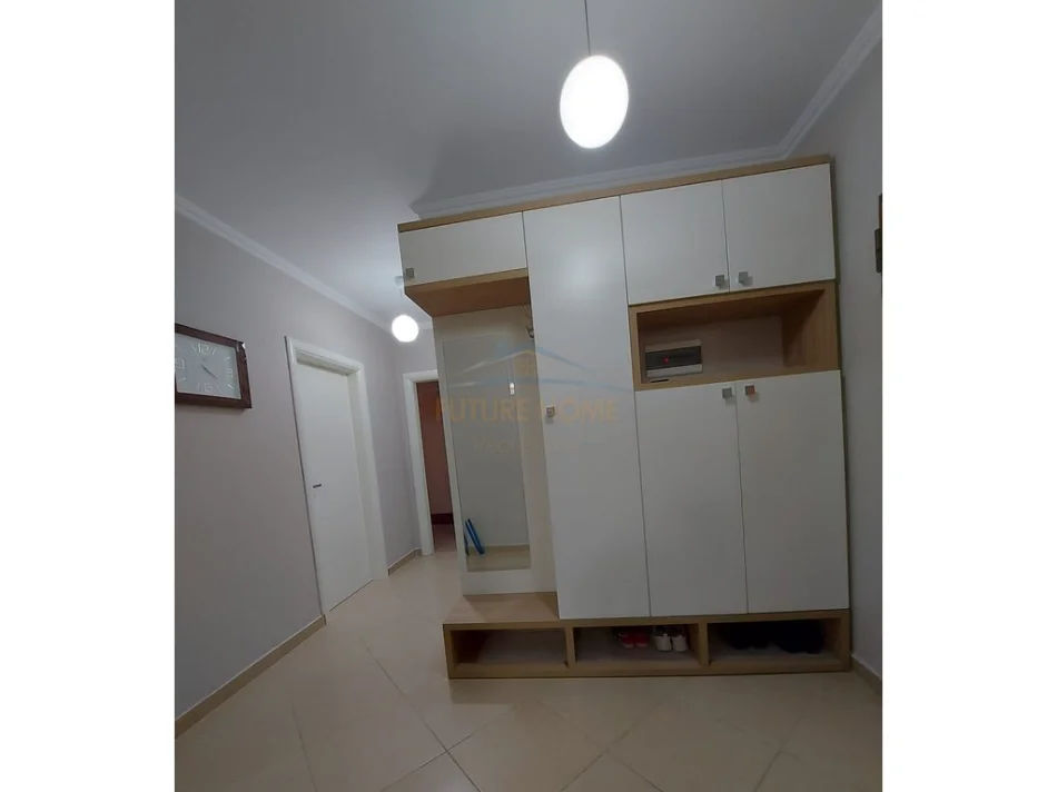 Tirane, shes apartament 2+1+Ballkon Kati 4, 108 m² 195.000 € (5 maj)