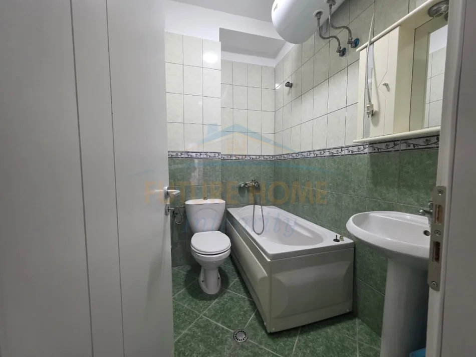 Tirane, jepet me qera apartament 1+1 Kati 7, 121 m² 630 € (Kompleksi Grand, ish Tregu Elektrik)