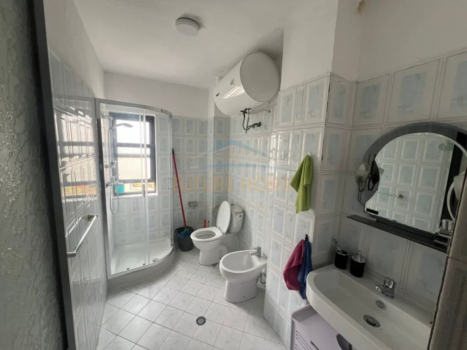 Tirane, jepet me qera apartament 2+1+Ballkon Kati 3, 66 m² 650 € 