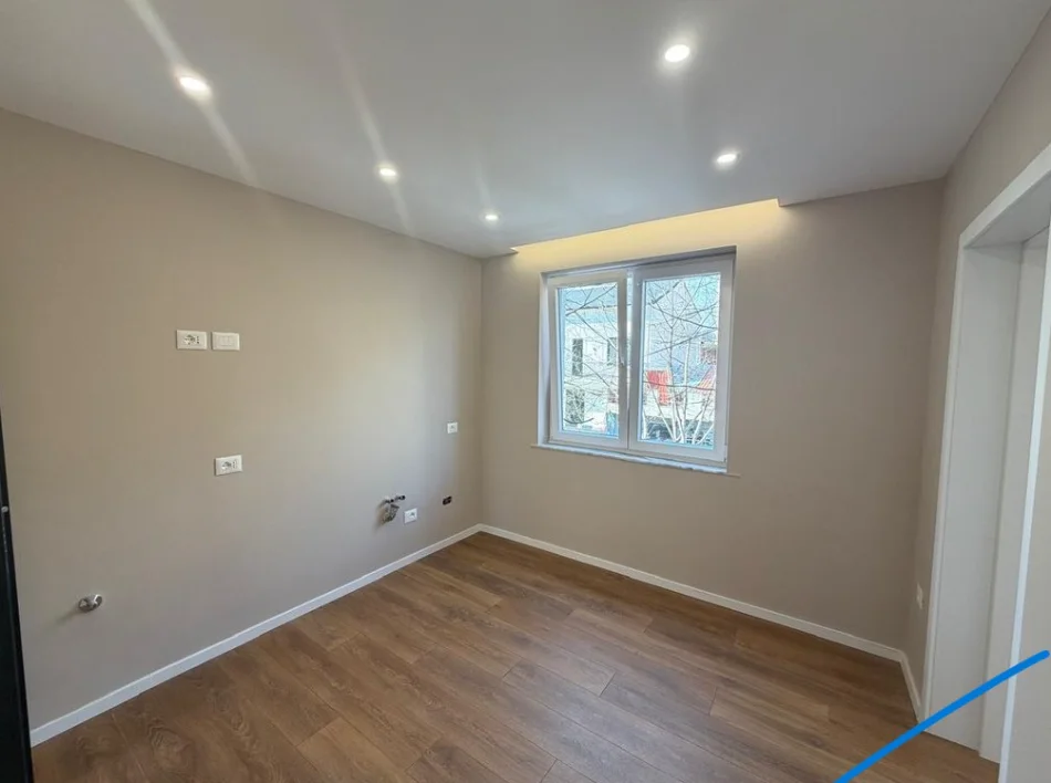 Tirane, shitet apartament 1+1+Ballkon Kati 2, 29 m² 109.000 € (Mine Peza)