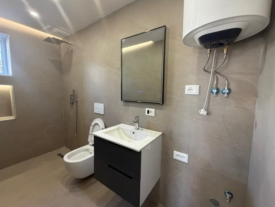 Tirane, shitet apartament 1+1+Ballkon Kati 2, 29 m² 109.000 € (Mine Peza)