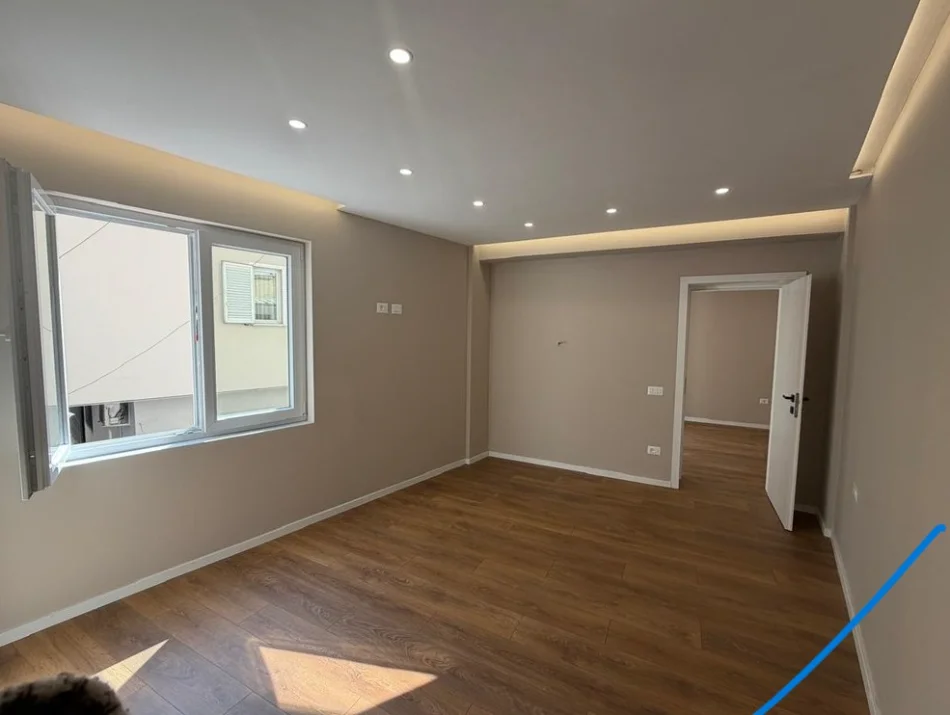 Tirane, shitet apartament 1+1+Ballkon Kati 2, 39 m² 139.000 € (Mine Peza)