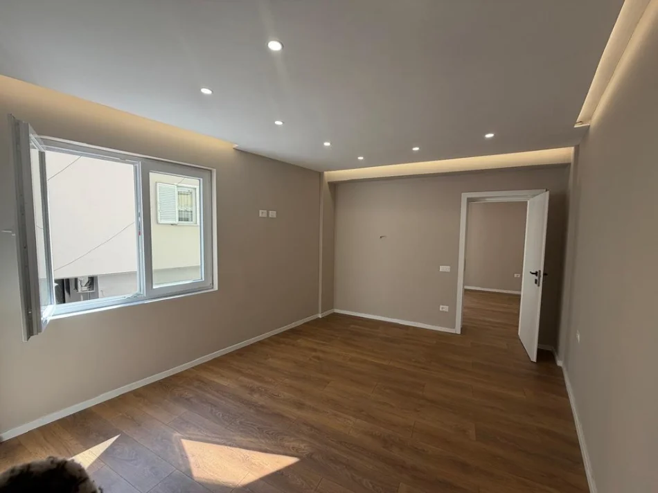 Tirane, shitet apartament 1+1+Ballkon Kati 2, 39 m² 134.000 € (Mine Peza)
