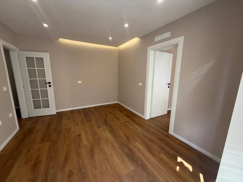 Tirane, shitet apartament 1+1+Ballkon Kati 2, 39 m² 134.000 € (Mine Peza)