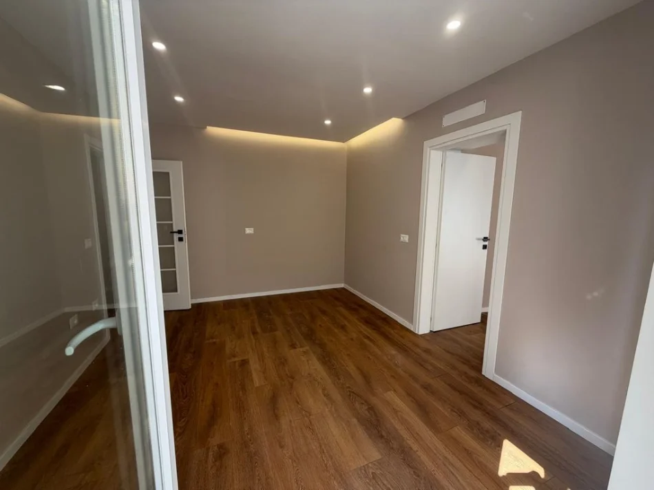 Tirane, shitet apartament 1+1+Ballkon Kati 2, 39 m² 134.000 € (Mine Peza)
