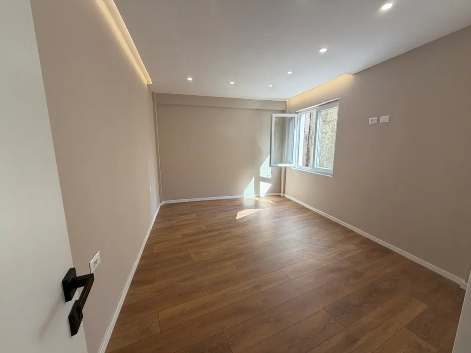 Tirane, shitet apartament 1+1 Kati 2, 40 m² 139.000 € 