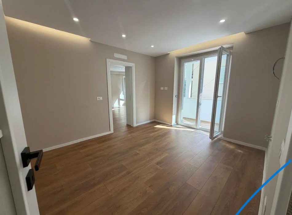 Tirane, shitet apartament 1+1+Ballkon Kati 2, 39 m² 139.000 € (Mine Peza)