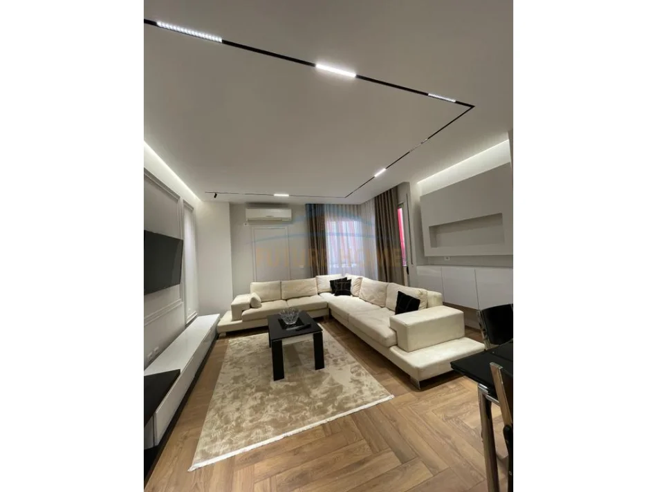 Tirane, jepet me qera apartament 2+1+Ballkon Kati 5, 81 m² 850 € (Pazari i Ri)