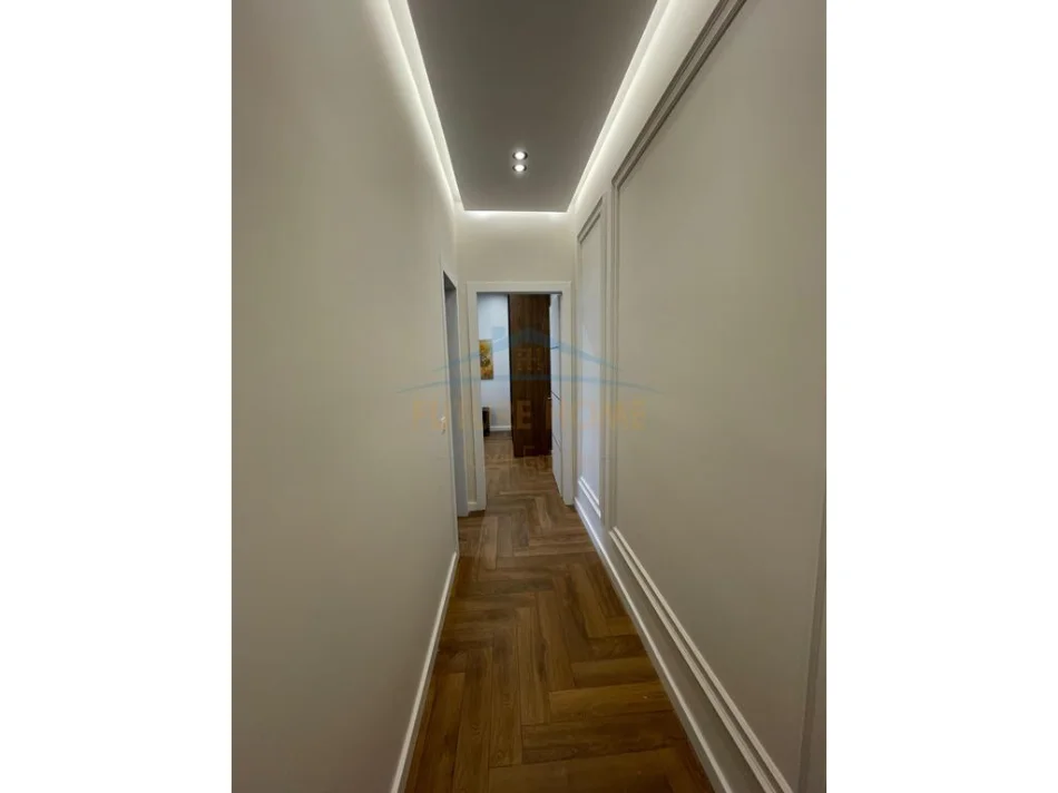 Tirane, jepet me qera apartament 2+1+Aneks+Ballkon Kati 5, 81 m² 850 € (Qender)