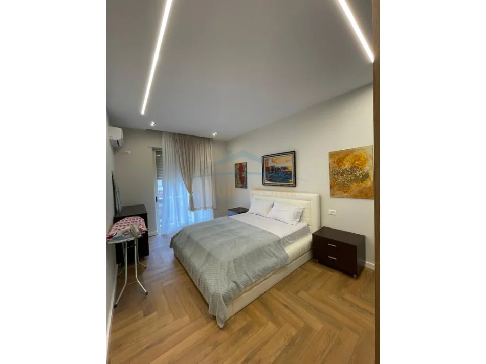 Tirane, jepet me qera apartament 2+1+Aneks+Ballkon Kati 5, 81 m² 850 € (Qender)