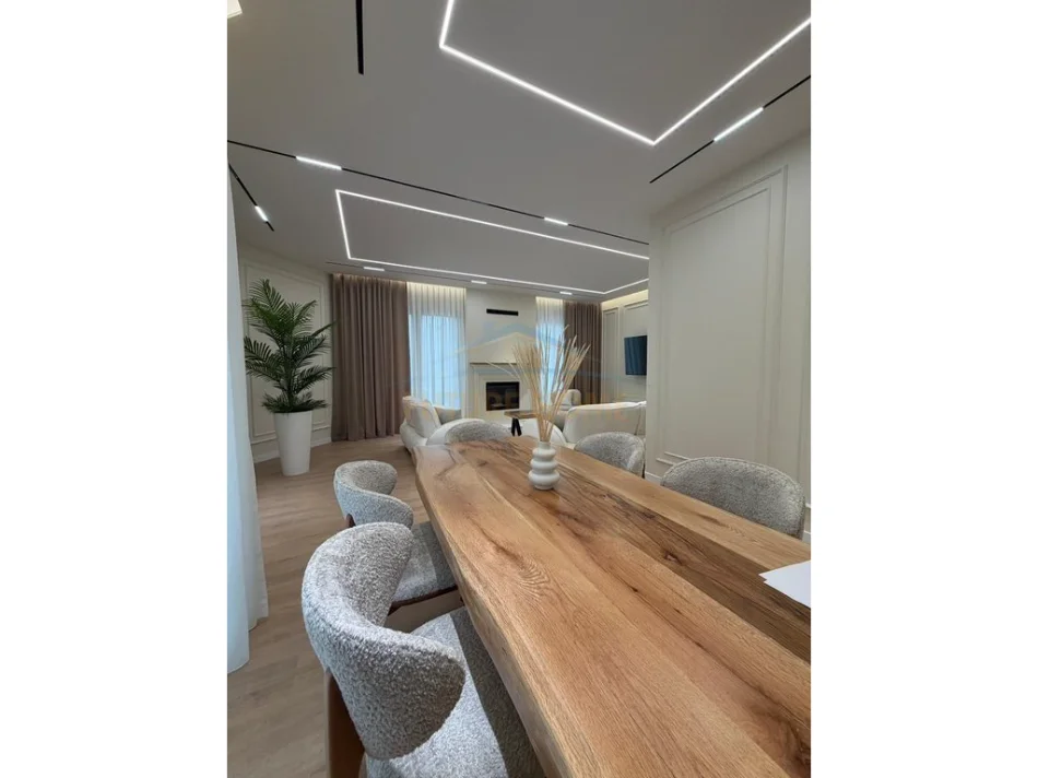 Tirane, jepet me qera Vile 2 Katshe Kati 3, 323 m² 5.000 € (Liqeni i that)