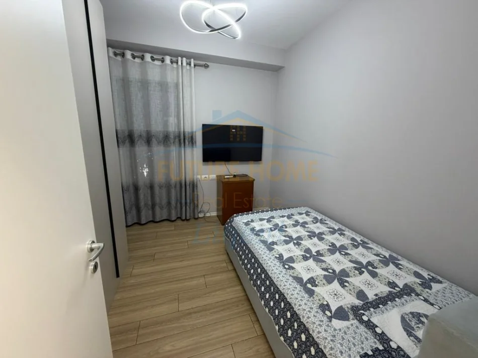 Tirane, jepet me qera apartament 3+1+Ballkon Kati 6, 159 m² 2.100 € (Rruga e Kavajes)