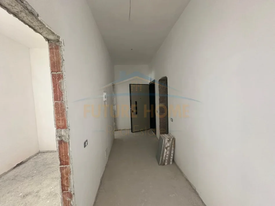 Tirane, shitet apartament 2+1+Ballkon Kati 1, 124 m² 211.100 € (Sauk)