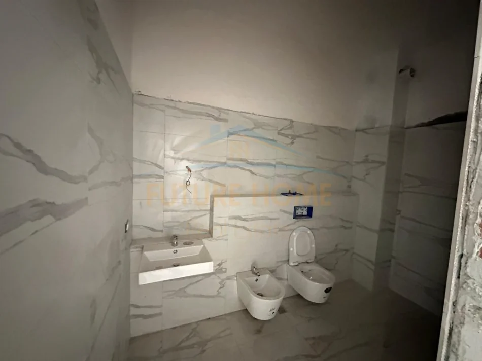 Tirane, shitet apartament 2+1+Ballkon Kati 1, 124 m² 211.100 € (Sauk)