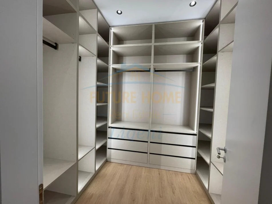 Tirane, jepet me qera Vile 3 Katshe , 286 m² 5.600 € (Liqeni i thate)