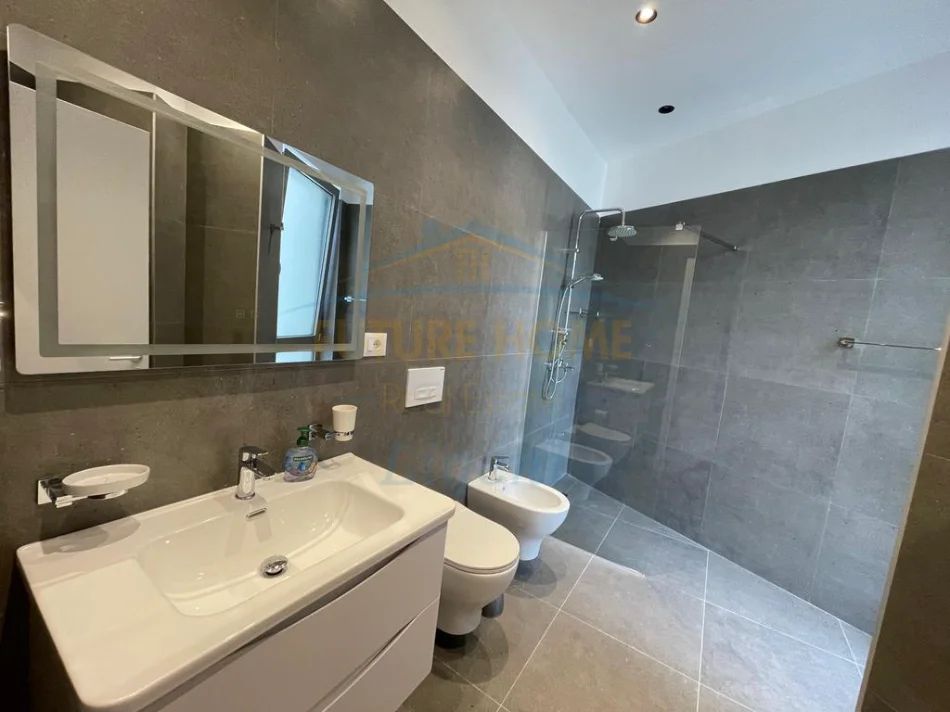 Tirane, jepet me qera Vile 3 Katshe , 286 m² 5.600 € (Liqeni i thate)