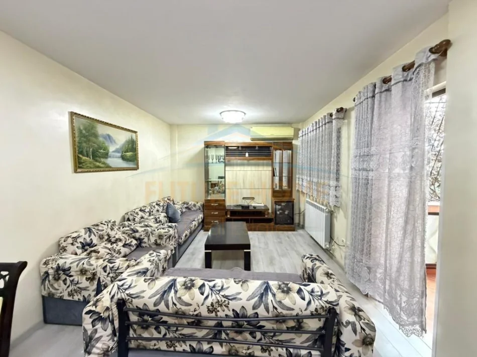 Tirane, jepet me qera apartament 2+1 Kati 2, 95 m² 450 € (Kthesa Kamzes)