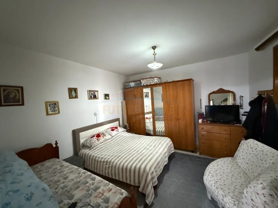 Vlore, shitet shtepi 2+1+Ballkon Kati 0, 393 m² 160.000 € (Topana)