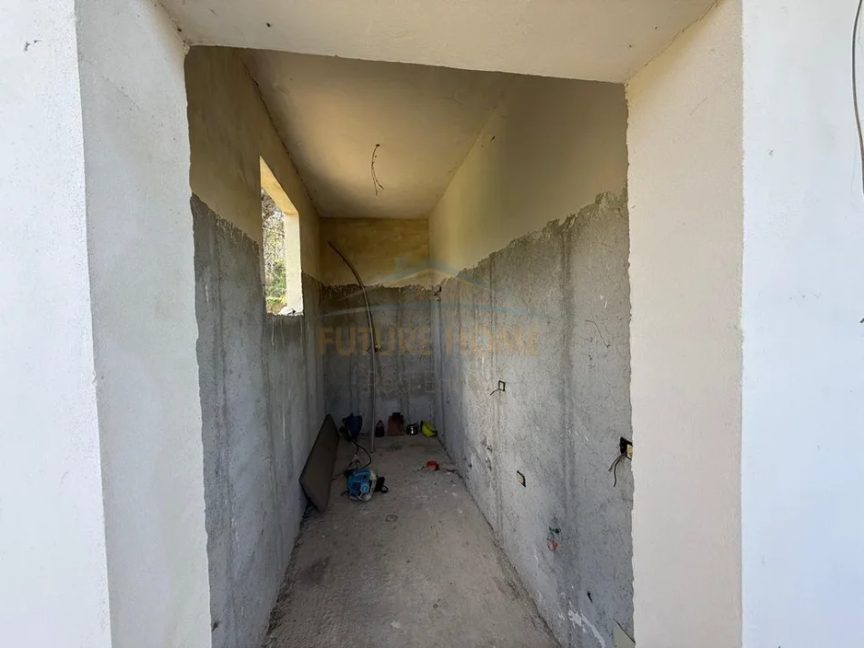 Vlore, shitet shtepi 2+1+Ballkon Kati 0, 393 m² 160.000 € (Topana)