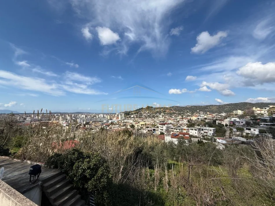 Vlore, shitet shtepi 2+1+Ballkon Kati 0, 393 m² 160.000 € (Topana)