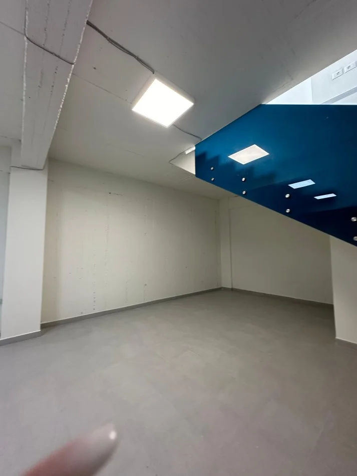 Shqiperi, jepet me qera ambjent biznesi Kati 0, 150 m² 1.000 € (Jordan Misja)