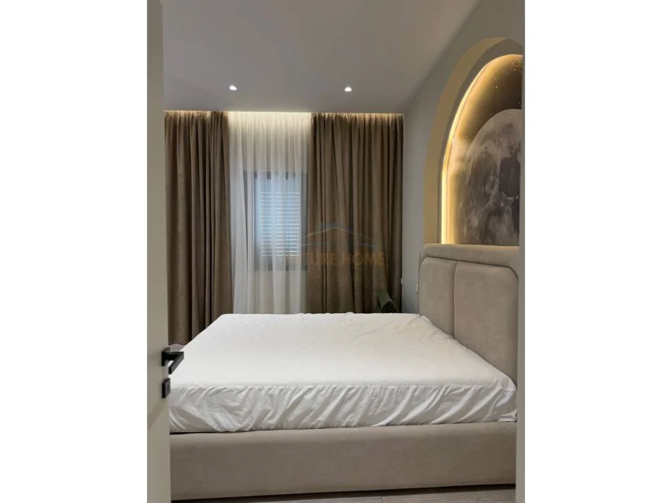 Tirane, shitet Vile Kati 0, 700 m² 2.000.000 € (Liqeni i Thate)