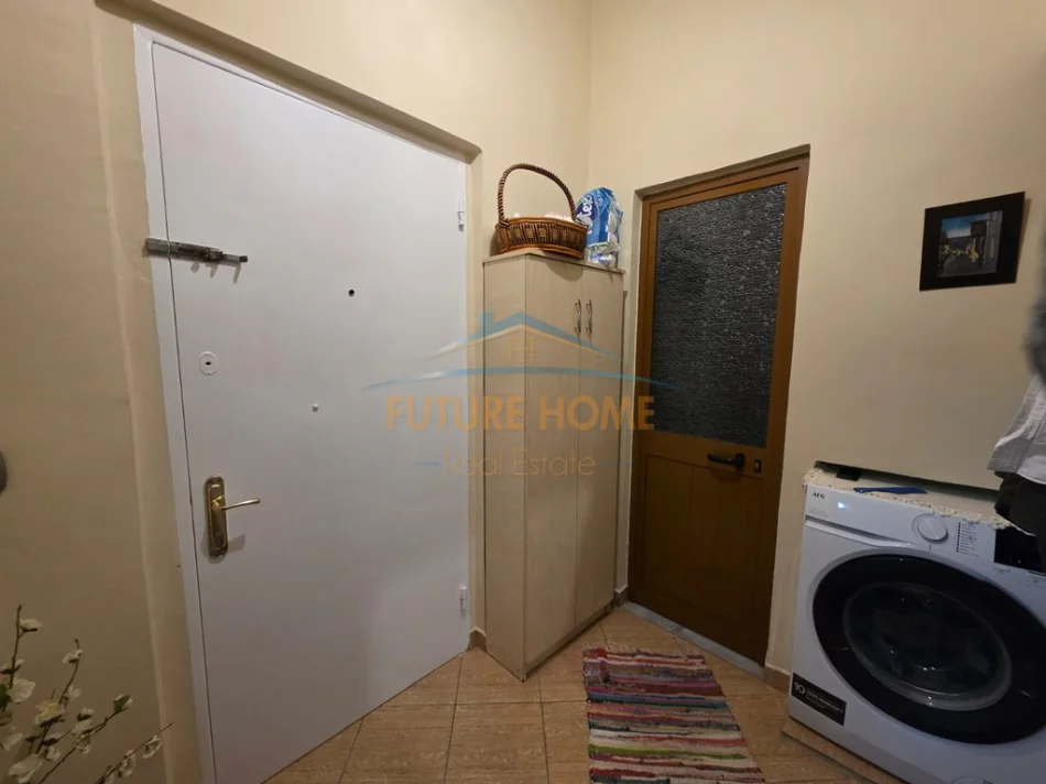 Tirane, shitet apartament 2+1+Ballkon Kati 4, 99 m² 275.000 € (Rruga Janos Hunyadi)
