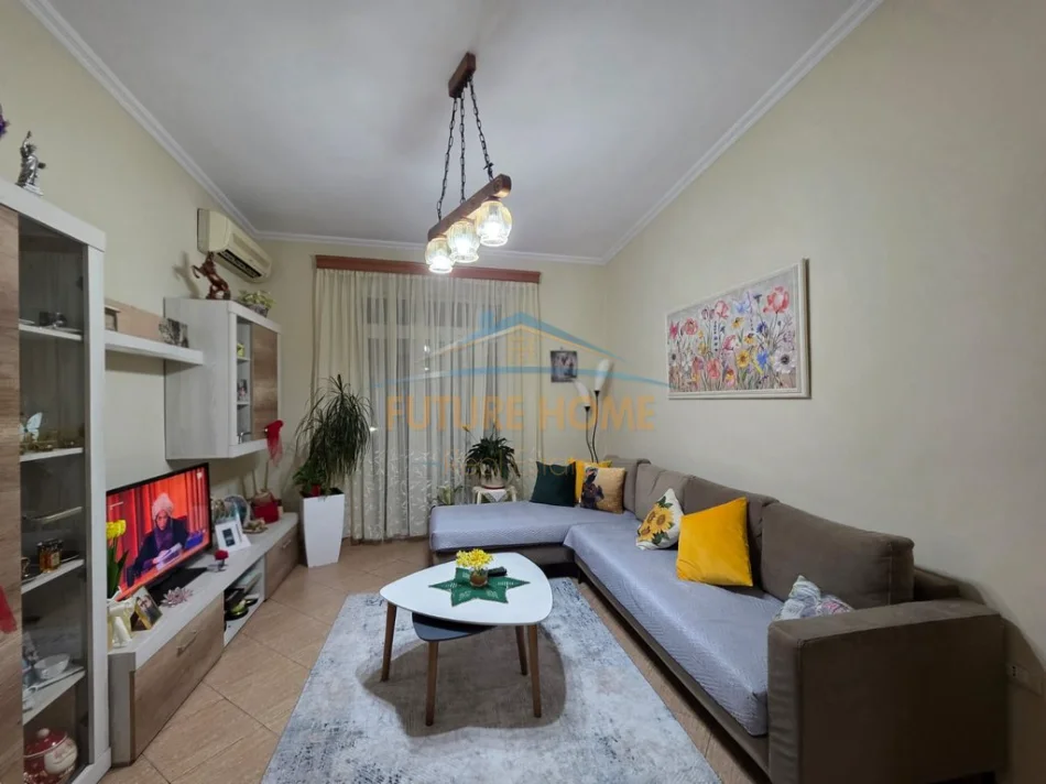 Tirane, shitet apartament 2+1+Ballkon Kati 4, 99 m² 275.000 € (Rruga Janos Hunyadi)