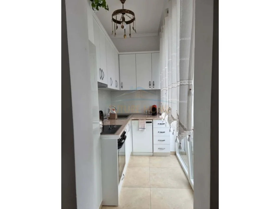 Tirane, jepet me qera apartament 1+1 Kati 6, 81 m² 850 € (Qender)