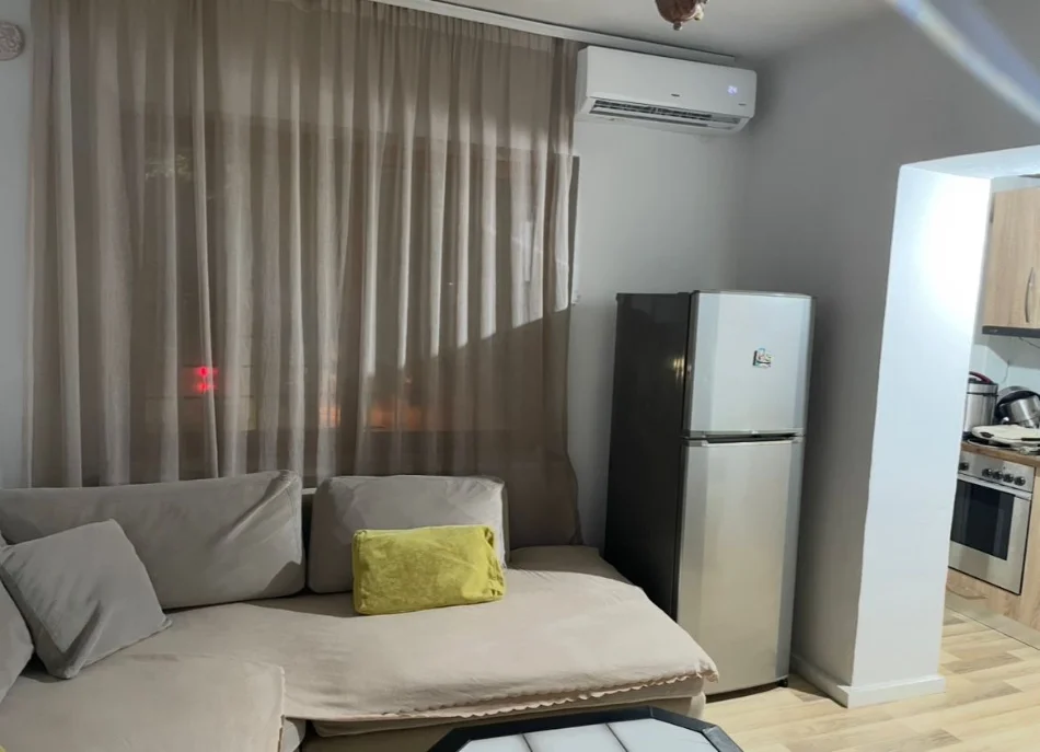 Tirane, jepet me qera apartament 1+1 Kati 2, 60 m² 550 € (Te stacioni trenit perball harry fuls)