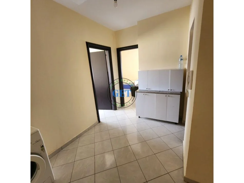 Durres, jepet me qera apartament 2+1+Ballkon Kati 7, 100 m² 300 € (Kopshti "Sotir Noka", Durres)