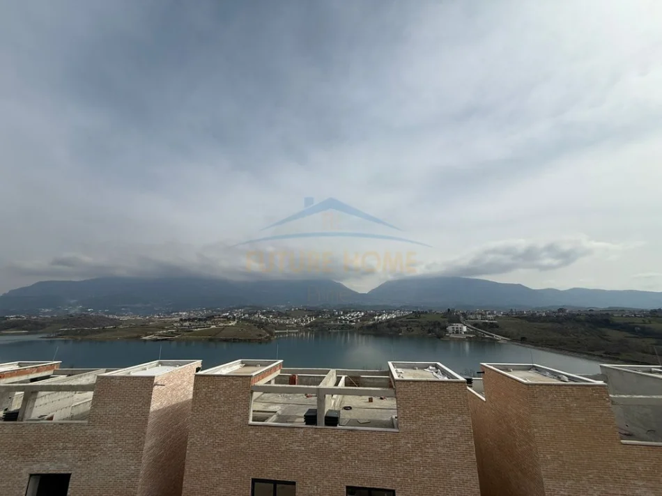 Tirane, shitet Vile 4+1+Ballkon Kati 0, 450 m² 475.000 € 