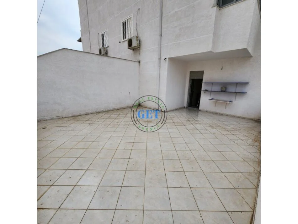 Durres, jepet me qera apartament 2+1+Ballkon Kati 7, 100 m² 300 € (Kopshti "Sotir Noka", Durres)