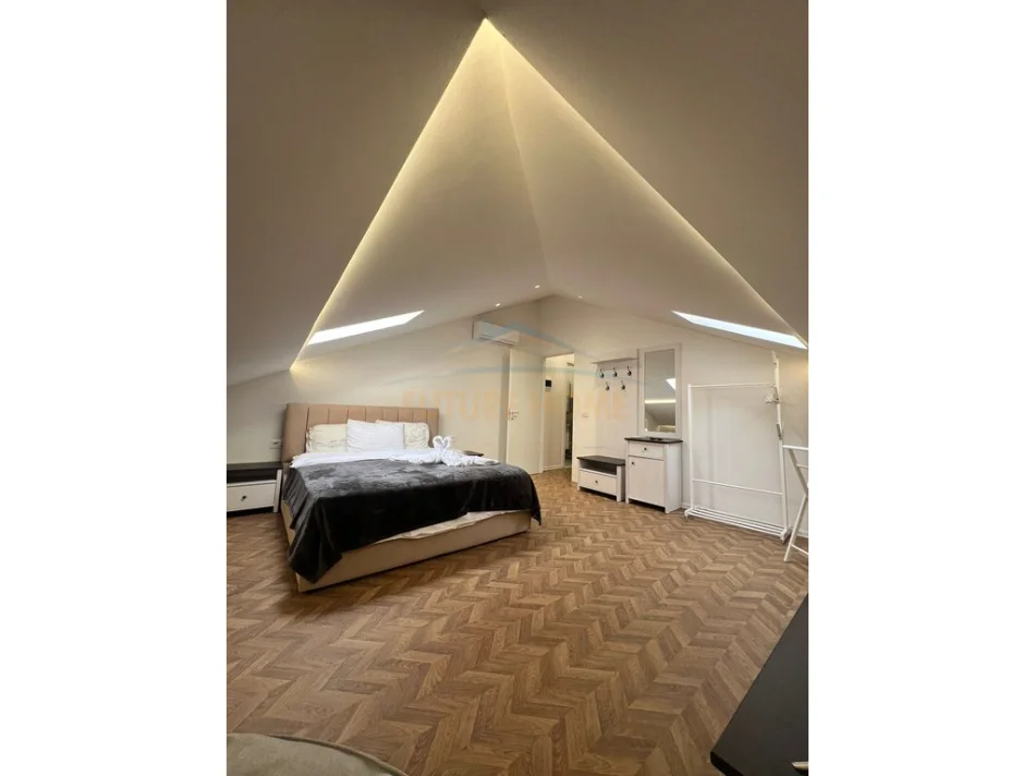 Tirane, jepet me qera apartament Kati 2, 1.500 € (Komuna e Parisit)