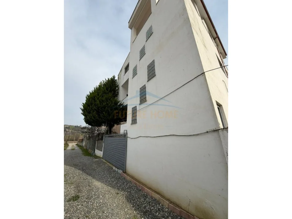 Tirane, shitet Vile 3 Katshe , 509 m² 330.000 € (Prush)