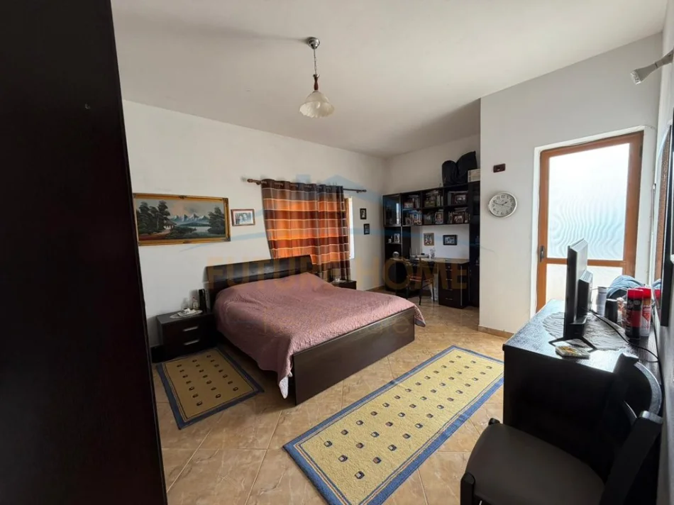 Tirane, shitet Vile 3 Katshe , 509 m² 330.000 € (Prush)