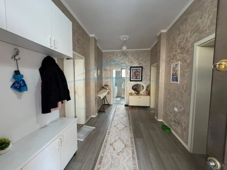Tirane, shitet Vile 3 Katshe , 509 m² 330.000 € (Prush)